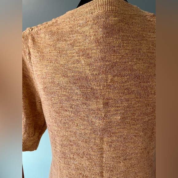 Banana Republic golden summery top. Pretty detail on the décolleté, medium. - Picture 7 of 8